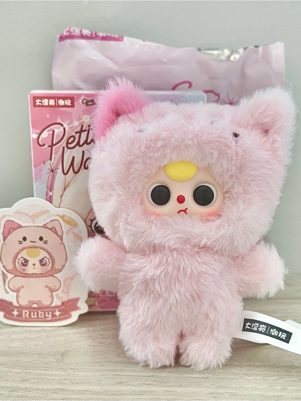 Baby Three Petit Cat Wardrobe V2 Vinyl Plush Pendant - Ruby